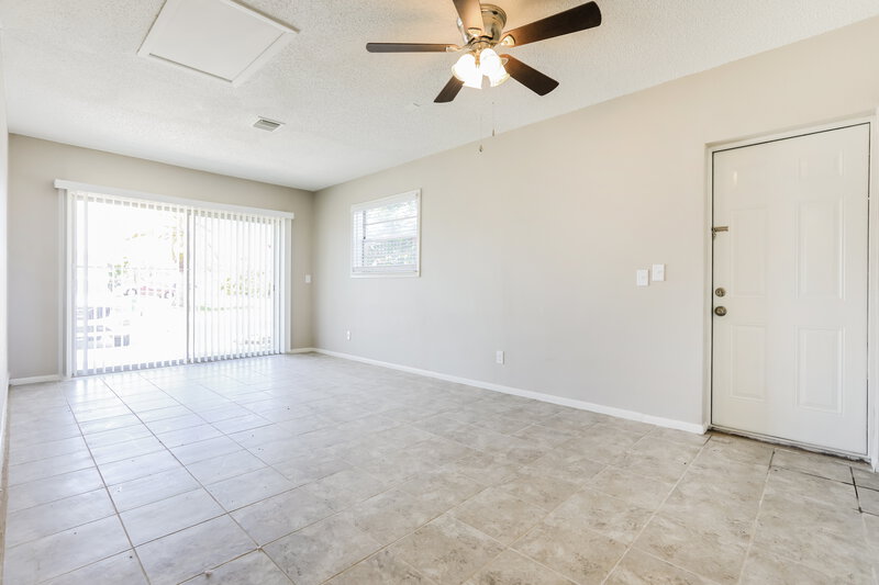 1,850/Mo, 7072 Bougainvillea St Englewood, FL 34224 Family Room View
