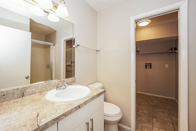 1,540/Mo, 7072 Bougainvillea St Englewood, FL 34224 Bathroom View