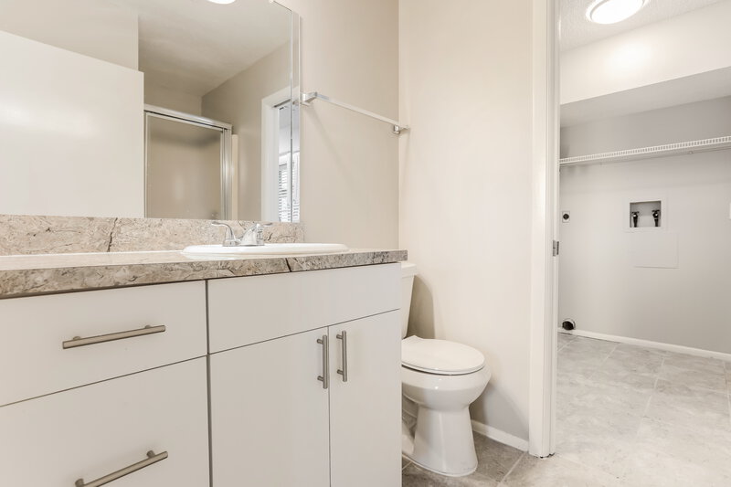 1,850/Mo, 7072 Bougainvillea St Englewood, FL 34224 Bathroom View