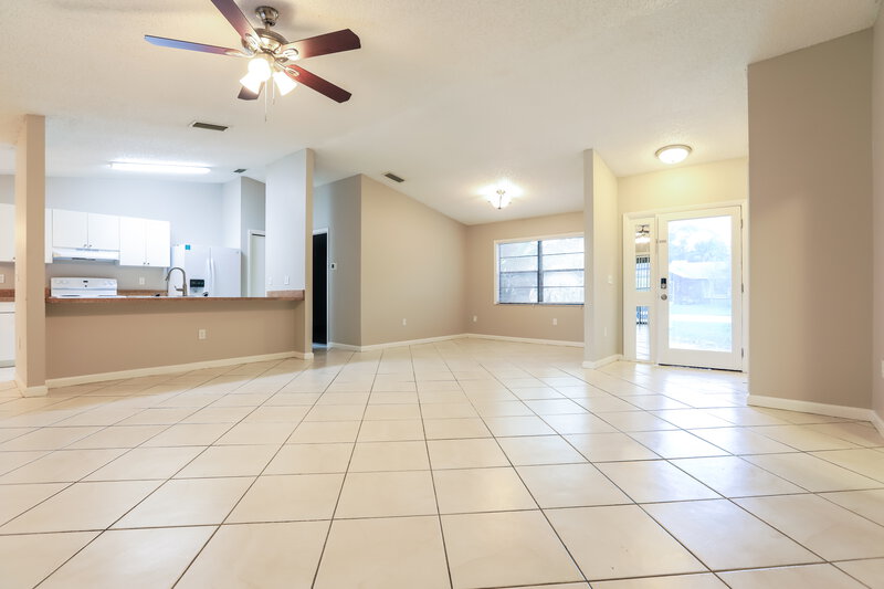 2,500/Mo, 2473 Guthrie Cir Sarasota, FL 34235 Living Room View