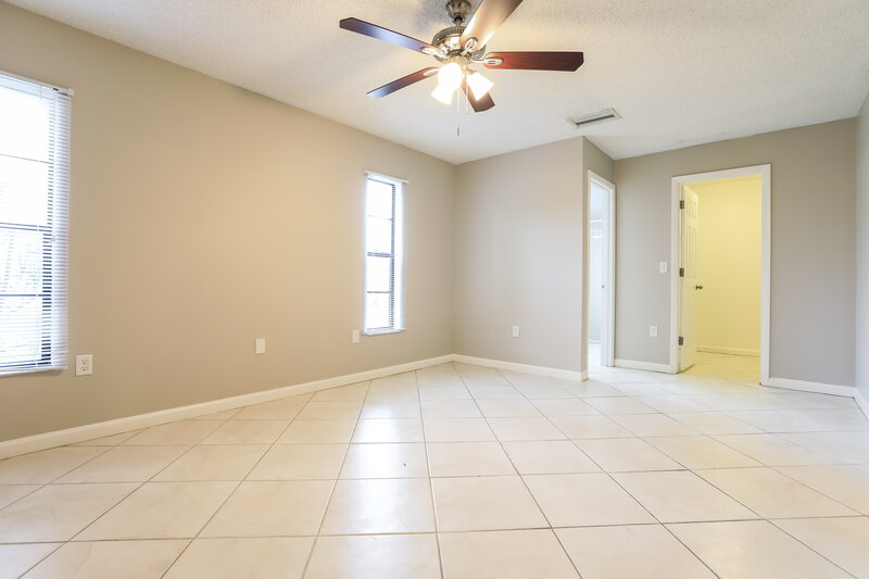 2,500/Mo, 2473 Guthrie Cir Sarasota, FL 34235 Main Bedroom View 2