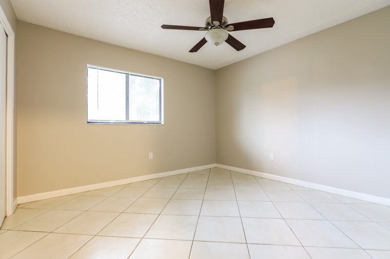 2,500/Mo, 2473 Guthrie Cir Sarasota, FL 34235 Bedroom View 2