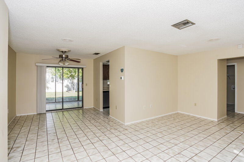 2,295/Mo, 1385 Georgetowne Cir Sarasota, FL 34232 Living Room View 2