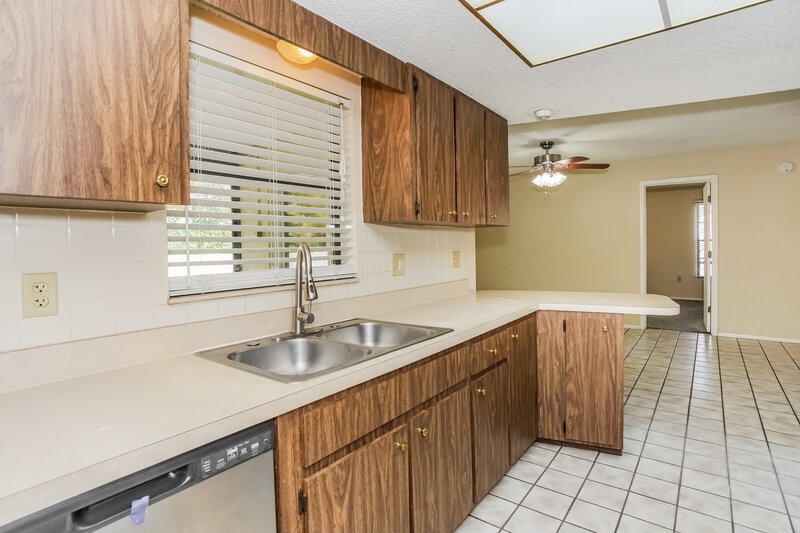 2,295/Mo, 1385 Georgetowne Cir Sarasota, FL 34232 Kitchen View