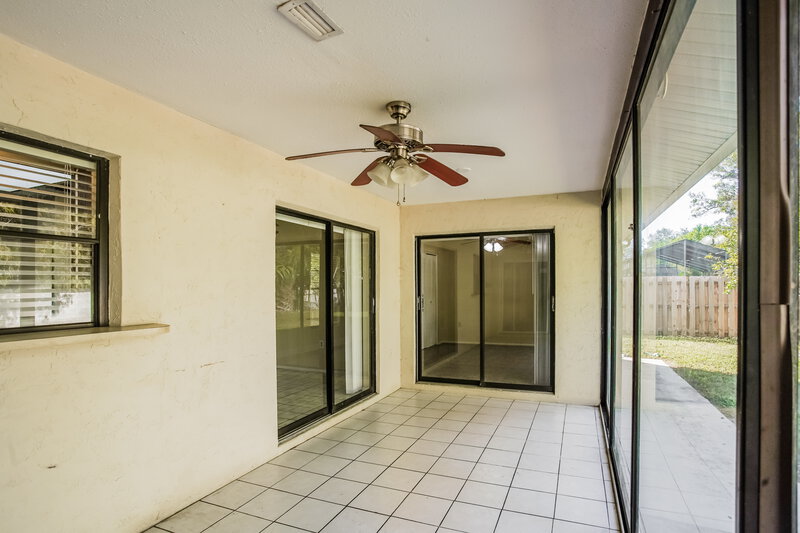 2,295/Mo, 1385 Georgetowne Cir Sarasota, FL 34232 Sun Room View