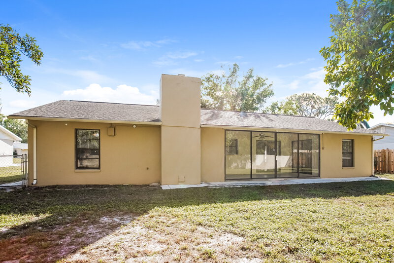 2,295/Mo, 1385 Georgetowne Cir Sarasota, FL 34232 Rear View
