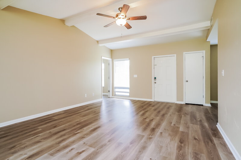 1,690/Mo, 1415 SE 15th ST Cape Coral, FL 33990 Living Room View 2