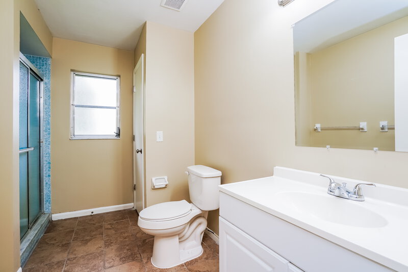 1,690/Mo, 1415 SE 15th ST Cape Coral, FL 33990 Bathroom View
