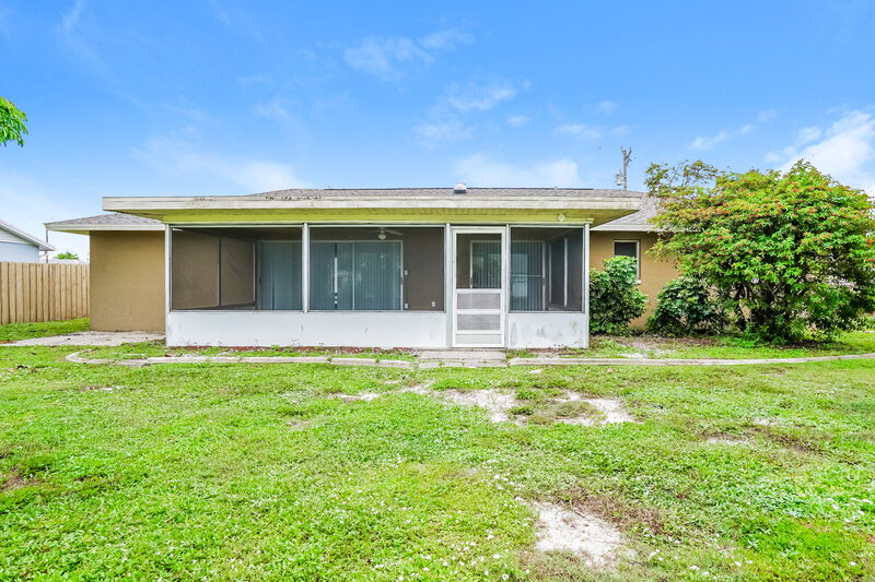 1,690/Mo, 1415 SE 15th ST Cape Coral, FL 33990 Rear View