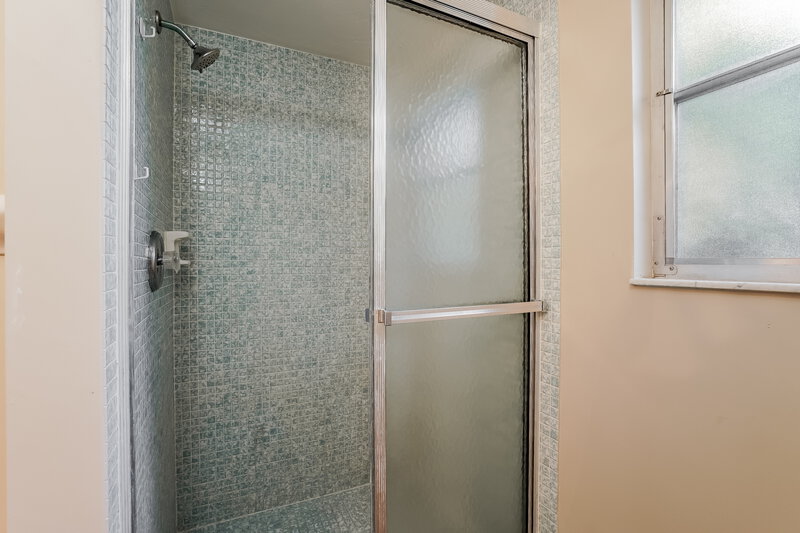 1,690/Mo, 1415 SE 15th ST Cape Coral, FL 33990 Bathroom View 3