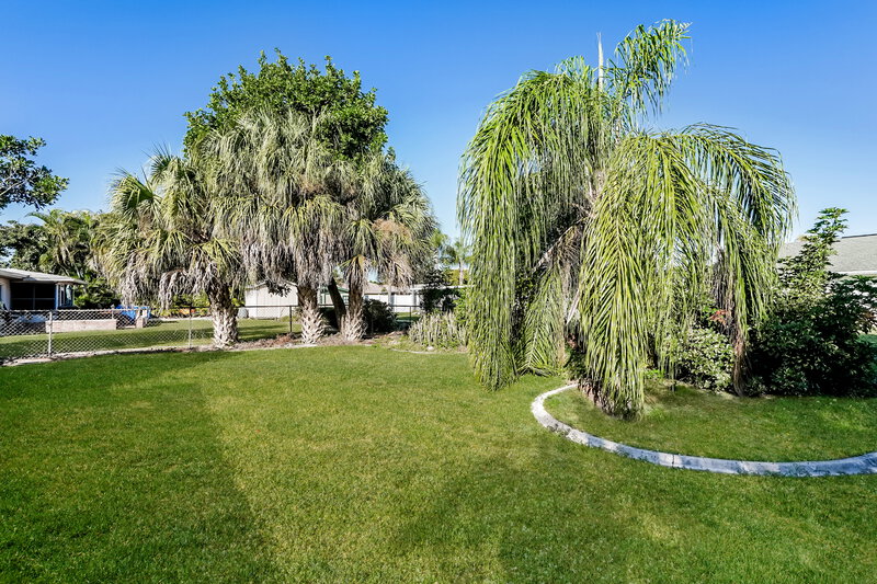 1,690/Mo, 1415 SE 15th ST Cape Coral, FL 33990 Exterior View 3