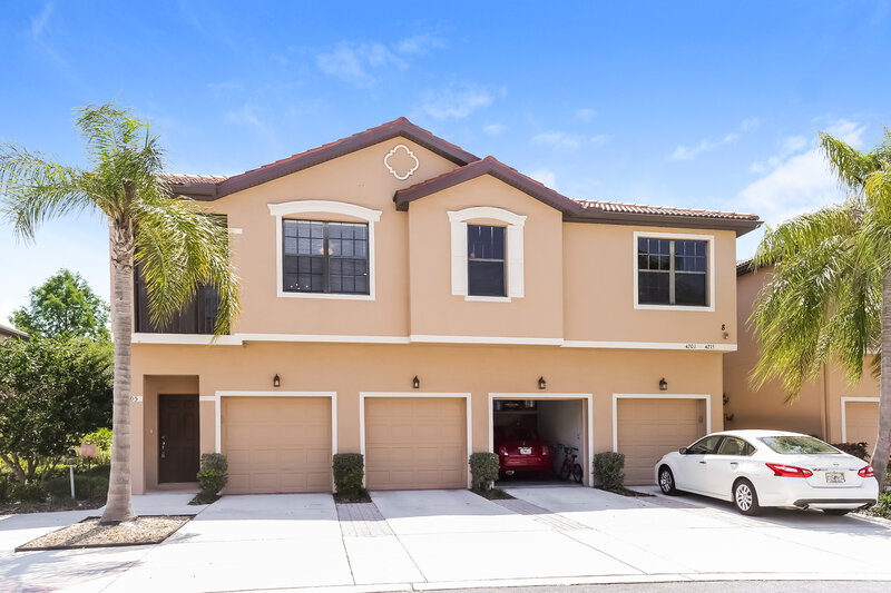 0/Mo, 4205 Via Piedra Cir. Sarasota, FL 34233 External View