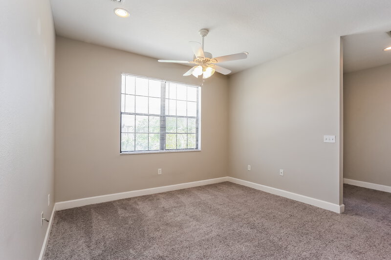 0/Mo, 4205 Via Piedra Cir. Sarasota, FL 34233 Living Room View