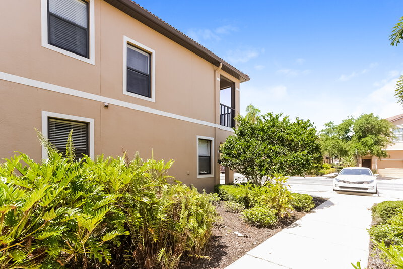 0/Mo, 4205 Via Piedra Cir. Sarasota, FL 34233 Rear View