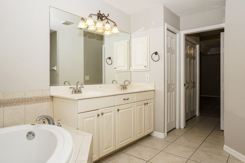 1,970/Mo, 1537 Maile St North Port, FL 34288 Main Bathroom View 2