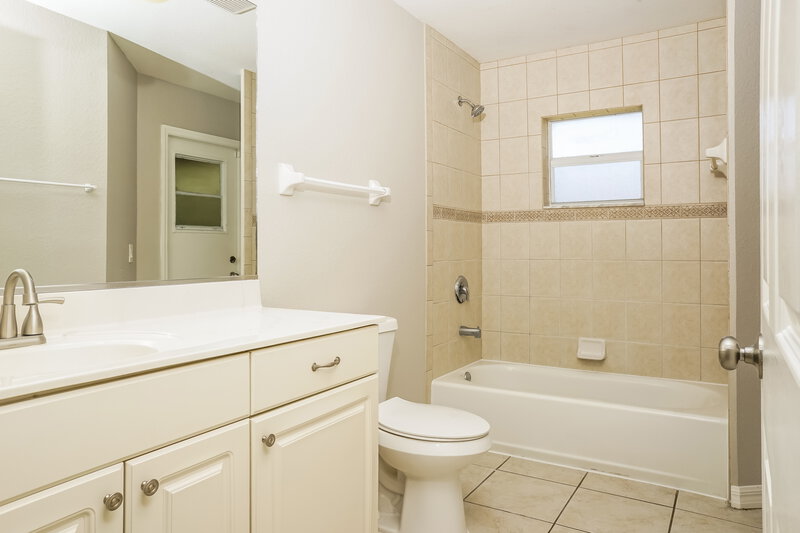 1,970/Mo, 1537 Maile St North Port, FL 34288 Bathroom View