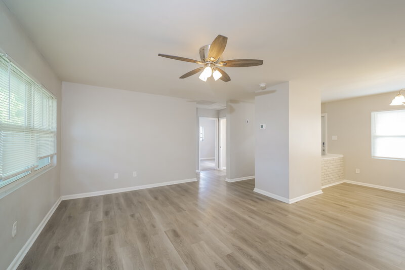 1,745/Mo, 4346 Tufts Ave Fort Myers, FL 33901 Living Room View 2