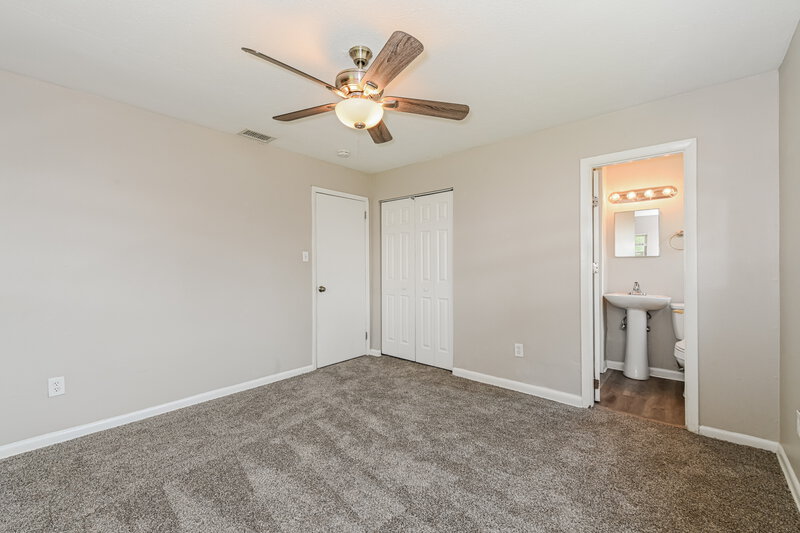 1,660/Mo, 4346 Tufts Ave Fort Myers, FL 33901 Main Bedroom View 2