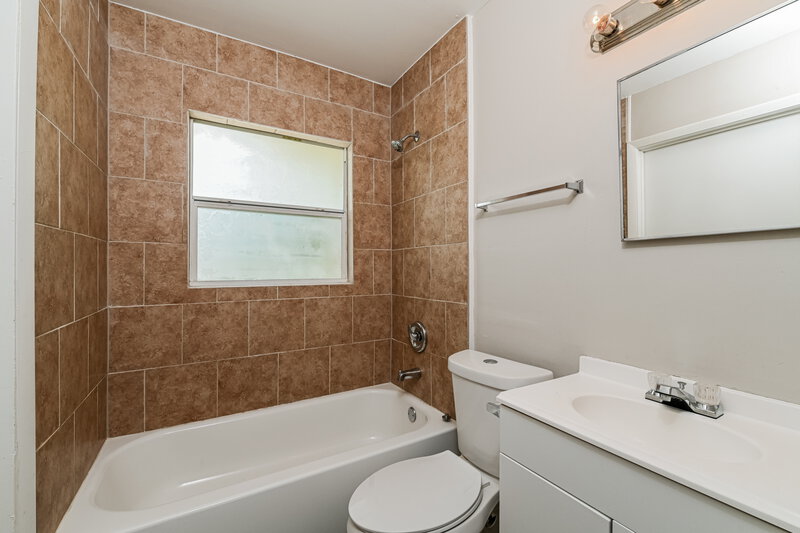 1,660/Mo, 4346 Tufts Ave Fort Myers, FL 33901 Bathroom View