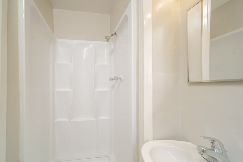 1,745/Mo, 4346 Tufts Ave Fort Myers, FL 33901 Bathroom View 2