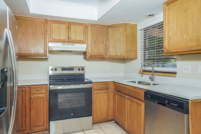 1,940/Mo, 2264 Silver Maple Ct Sarasota, FL 34234 Kitchen View 2
