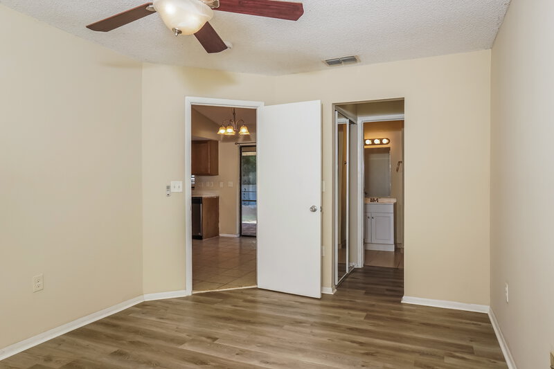 1,940/Mo, 2264 Silver Maple Ct Sarasota, FL 34234 Main Bedroom View 2