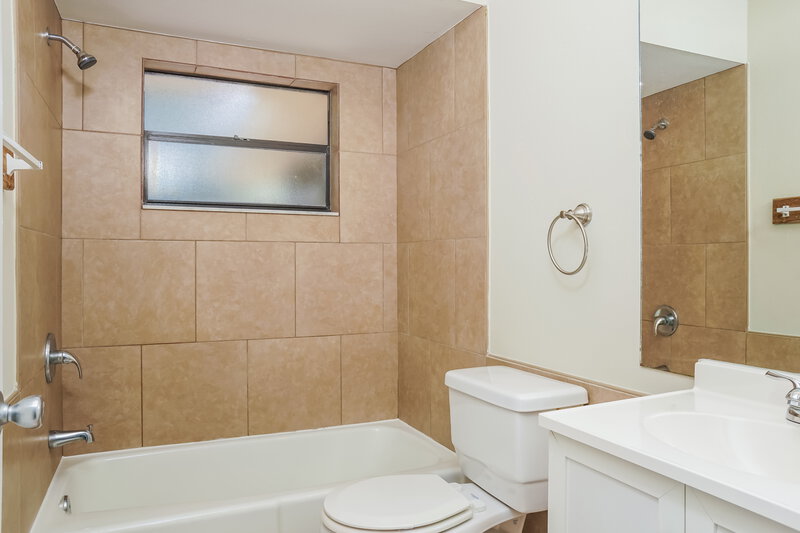 1,940/Mo, 2264 Silver Maple Ct Sarasota, FL 34234 Bathroom View