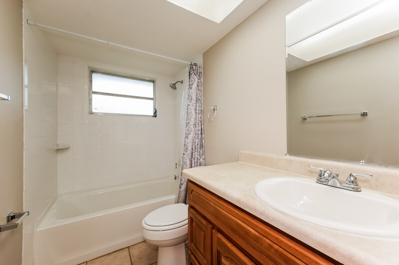 1,615/Mo, 2179 Alton Rd Port Charlotte, FL 33952 Bathroom View