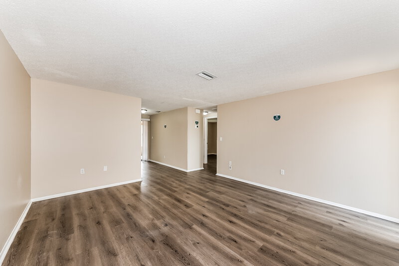 1,400/Mo, 430 Briarwood Rd Venice, FL 34293 Living Room View 4
