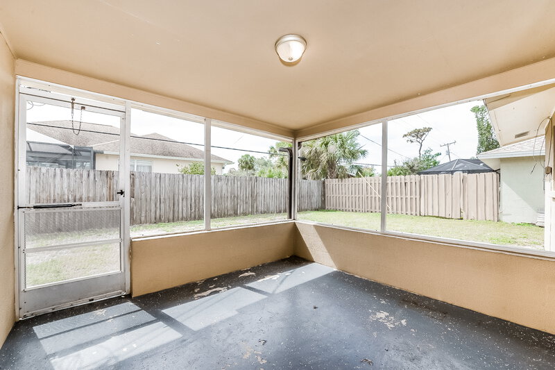 1,400/Mo, 430 Briarwood Rd Venice, FL 34293 Sun Room View