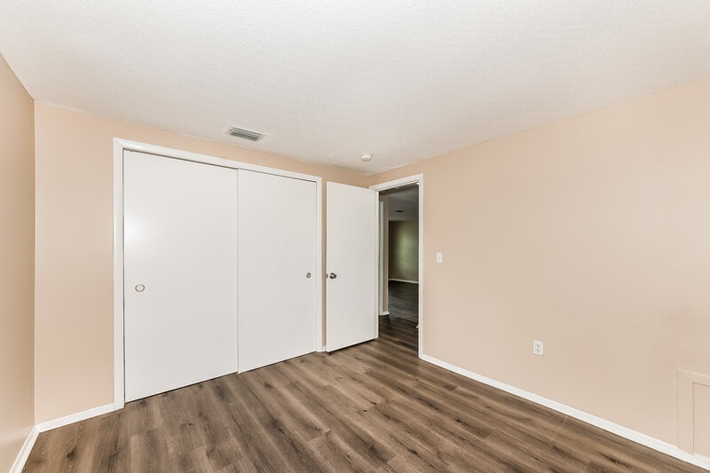 1,400/Mo, 430 Briarwood Rd Venice, FL 34293 Main Bedroom View 2