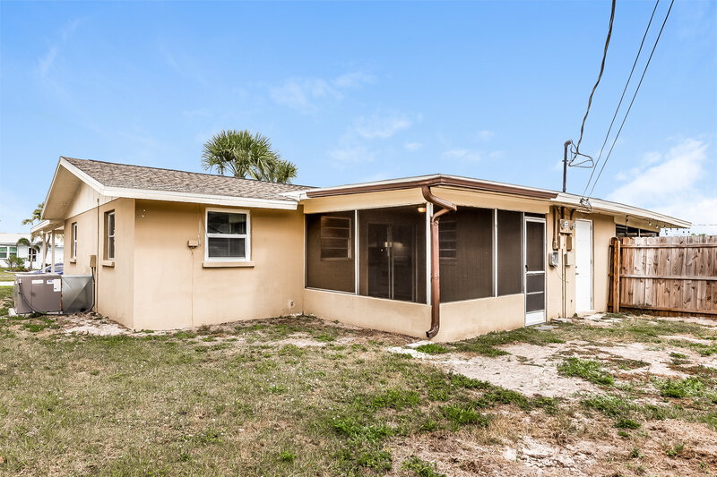 1,400/Mo, 430 Briarwood Rd Venice, FL 34293 Rear View