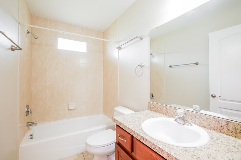 1,605/Mo, 3896 Ragen St North Port, FL 34287 Bathroom View 2