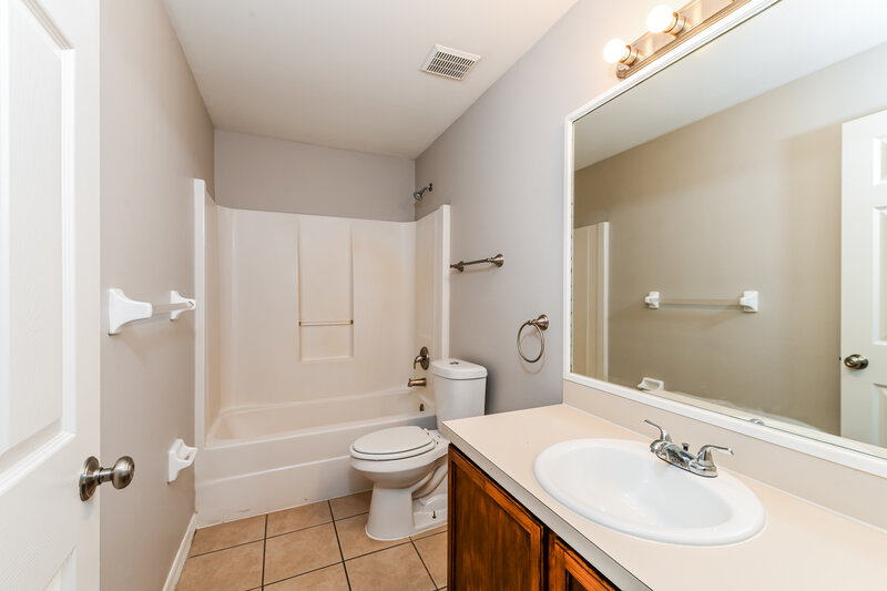 1,630/Mo, 736 Jack Ave S Lehigh Acres, FL 33973 Bathroom View