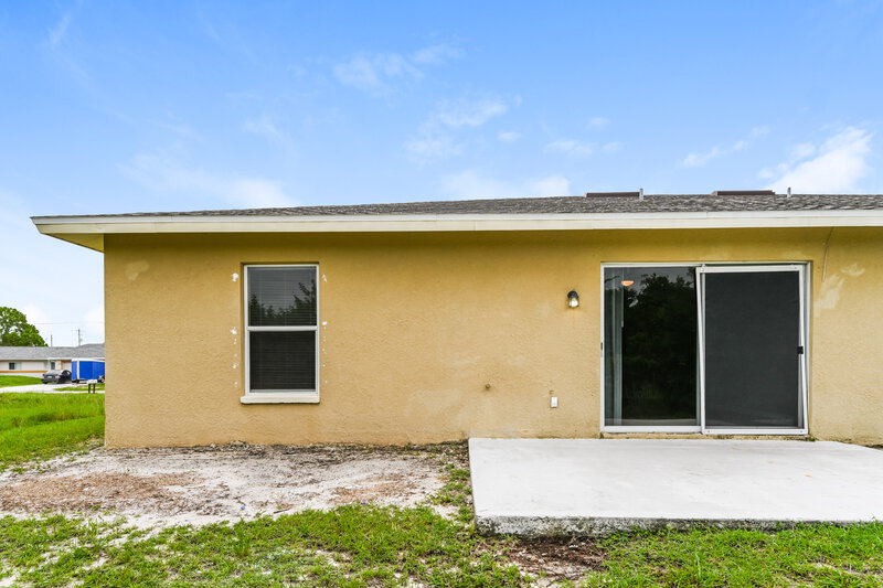 1,630/Mo, 736 Jack Ave S Lehigh Acres, FL 33973 Rear View