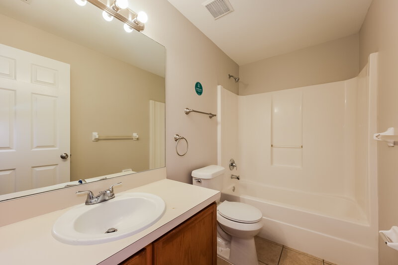 1,670/Mo, 738 Jack Ave S Lehigh Acres, FL 33973 Main Bathroom View