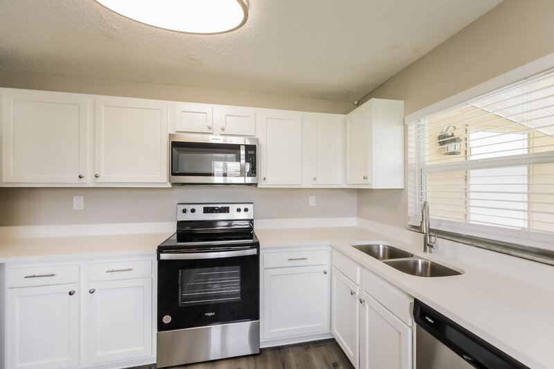 2,185/Mo, 13115 Caribbean Blvd Fort Myers, FL 33905 Kitchen View 2