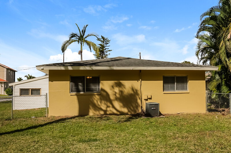 2,095/Mo, 13115 Caribbean Blvd Fort Myers, FL 33905 Rear View