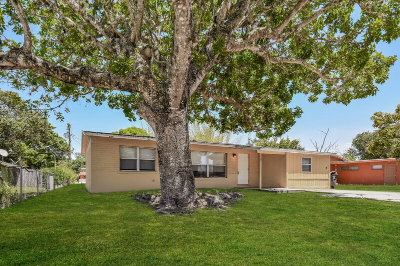 1,540/Mo, 1507 Bert Drive Fort Myers, FL 33916 Front View