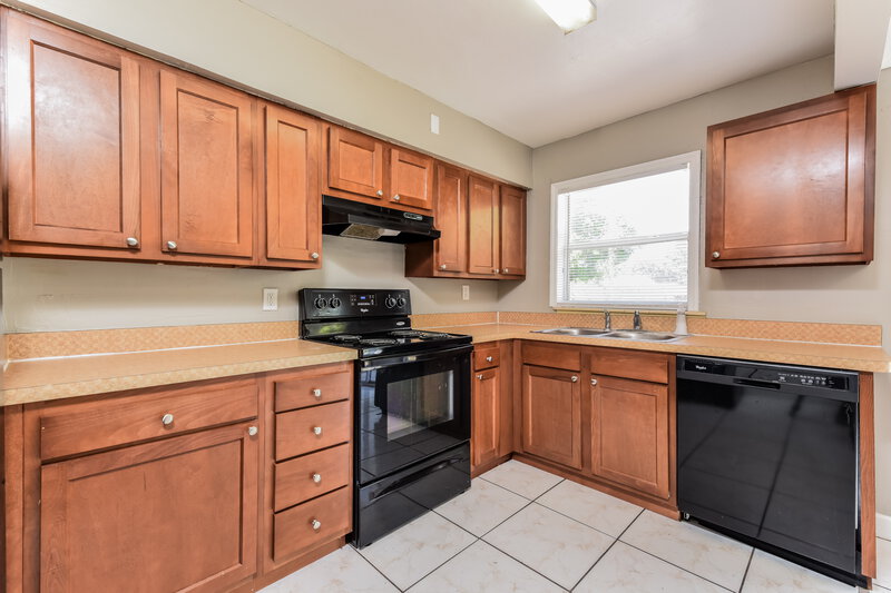 1,540/Mo, 1507 Bert Drive Fort Myers, FL 33916 Kitchen View 2