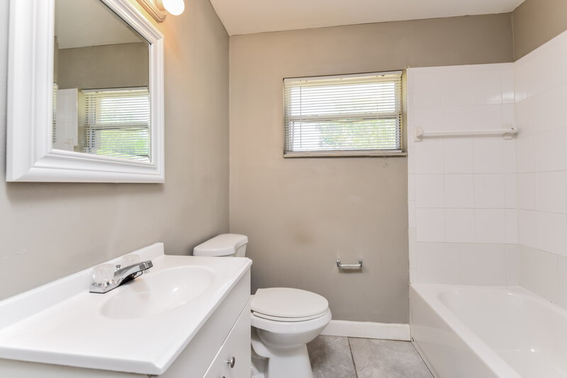 1,540/Mo, 1507 Bert Drive Fort Myers, FL 33916 Master Bathroom View 2