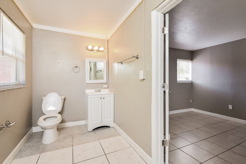 1,540/Mo, 1507 Bert Drive Fort Myers, FL 33916 Bathroom View