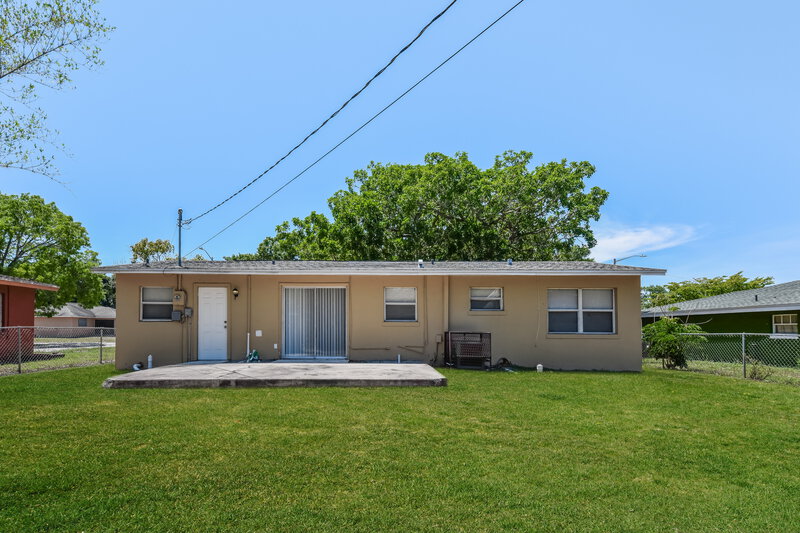 1,540/Mo, 1507 Bert Drive Fort Myers, FL 33916 Rear View 2