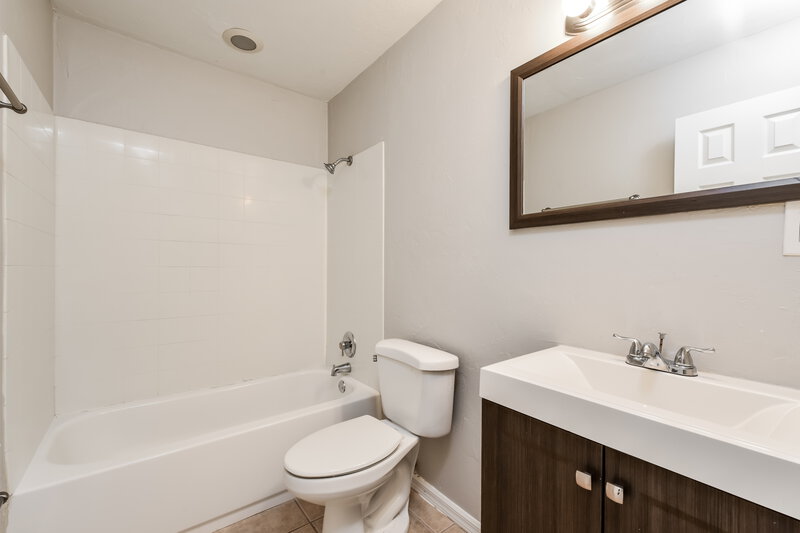 2,160/Mo, 800 Jarmilla Lane Fort Myers, FL 33905 Bathroom View 2