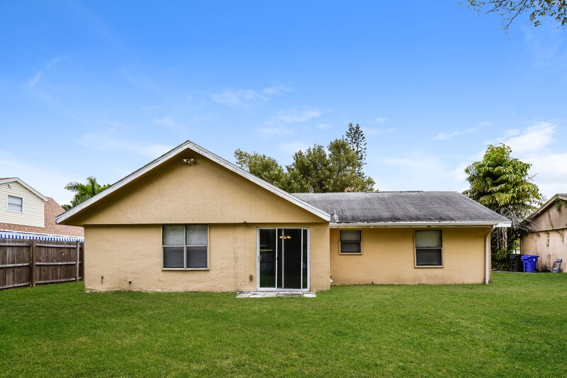 2,160/Mo, 800 Jarmilla Lane Fort Myers, FL 33905 Rear View 3