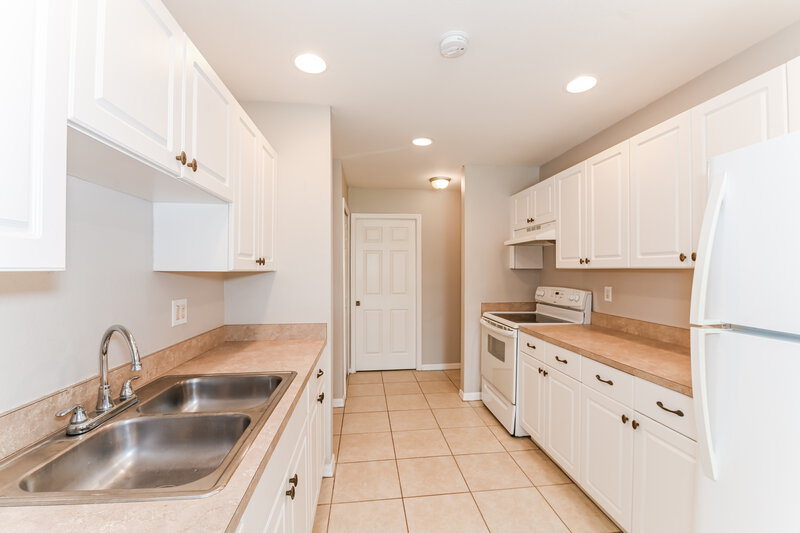 1,630/Mo, 2506 66th ST W Lehigh Acres, FL 33971 Kitchen View