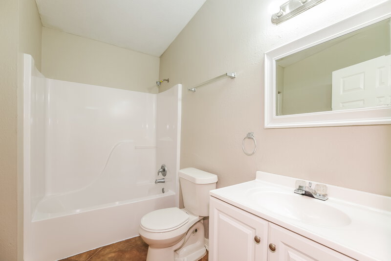 0/Mo, 2216 Leda Ave S Lehigh Acres, FL 33973 Bathroom View