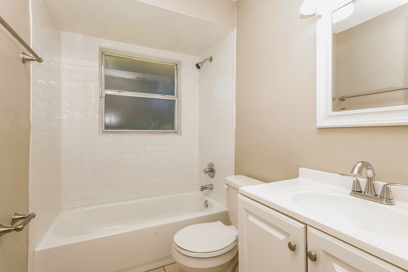 1,555/Mo, 4160 Ballard Rd Fort Myers, FL 33916 Bathroom View