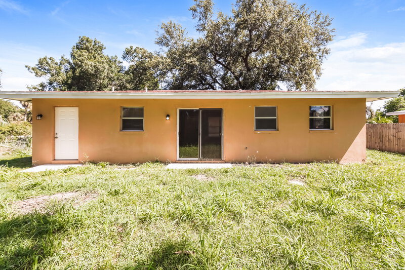 1,555/Mo, 4160 Ballard Rd Fort Myers, FL 33916 Rear View
