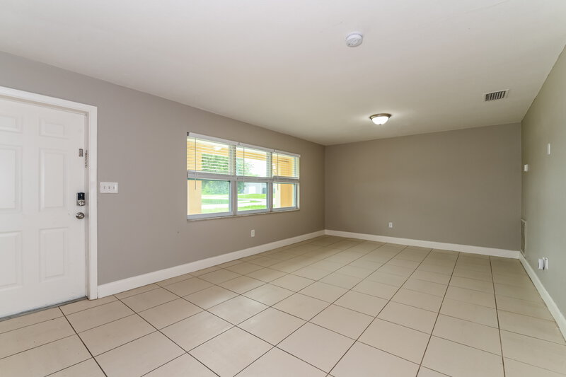 1,575/Mo, 11 Kentucky Road Lehigh Acres, FL 33936 Living Room View